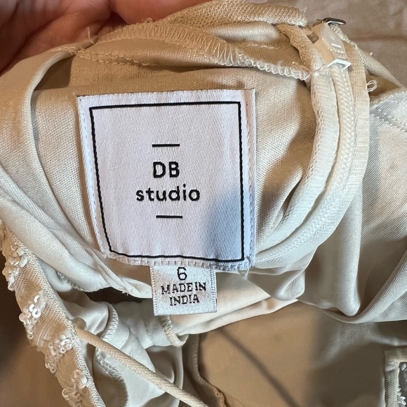 Elegant White Evening Gown - Picture 5 of 9